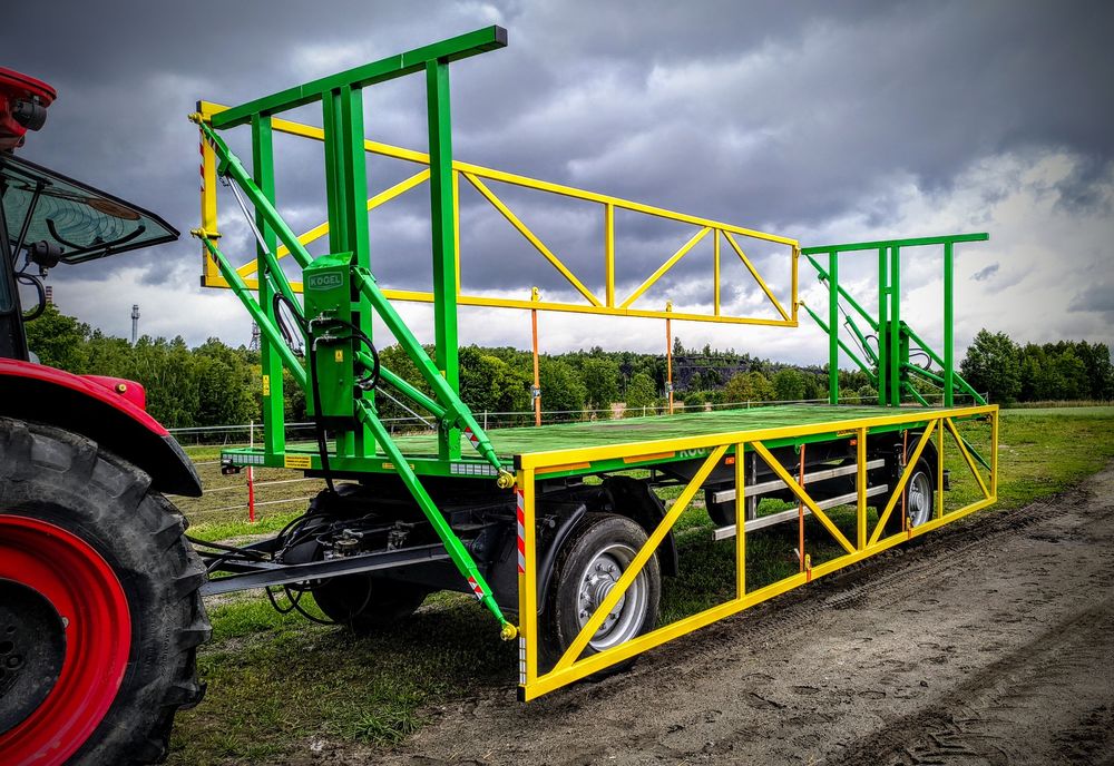 Przyczepa do bel z burtami hydraulicznymi