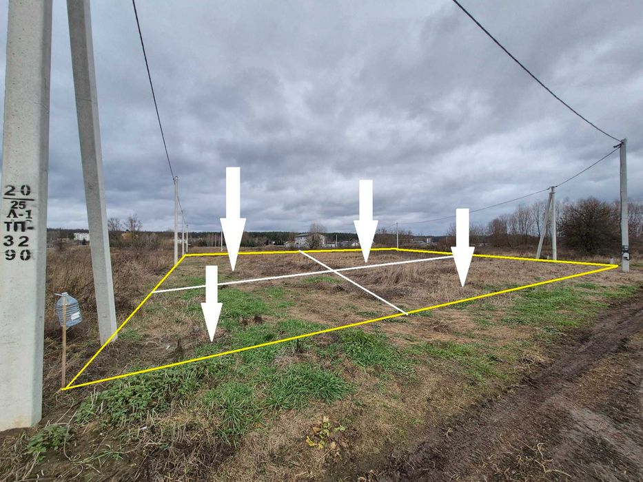 Продам ділянку 3,8 сотки в гарному перспективному місці, світло 28квт.