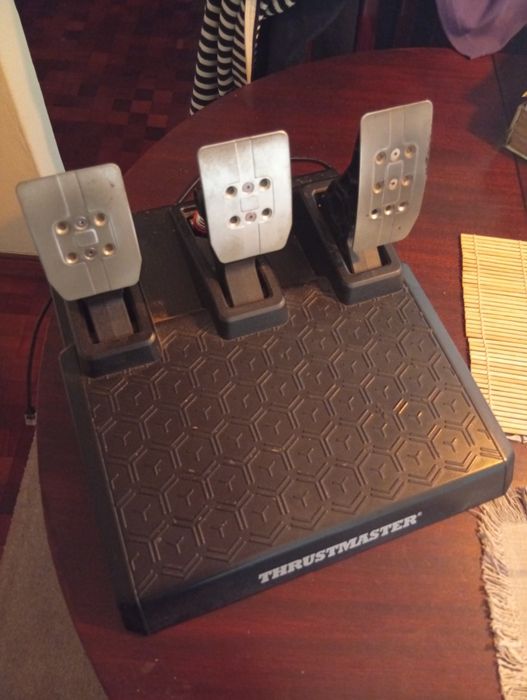 Thrustmaster T3PM Pedais