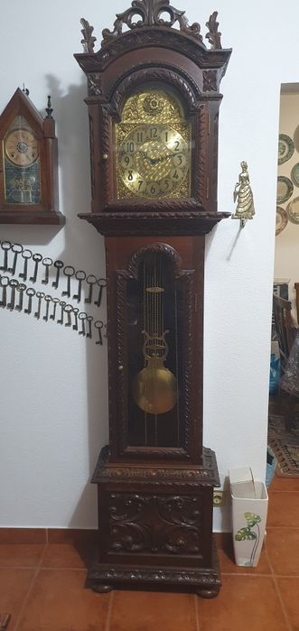 Relógio de Pé Alto Antigo com pêndulo