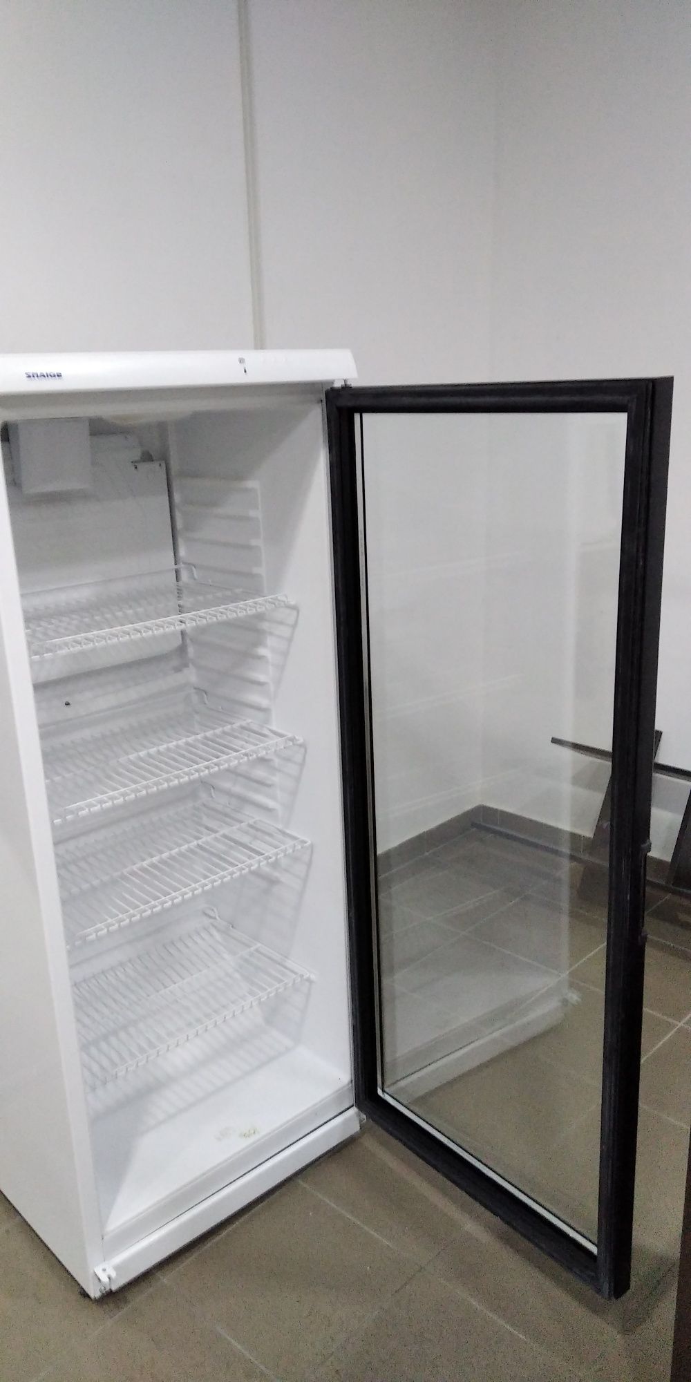 Холодильна вітрина Холодильник