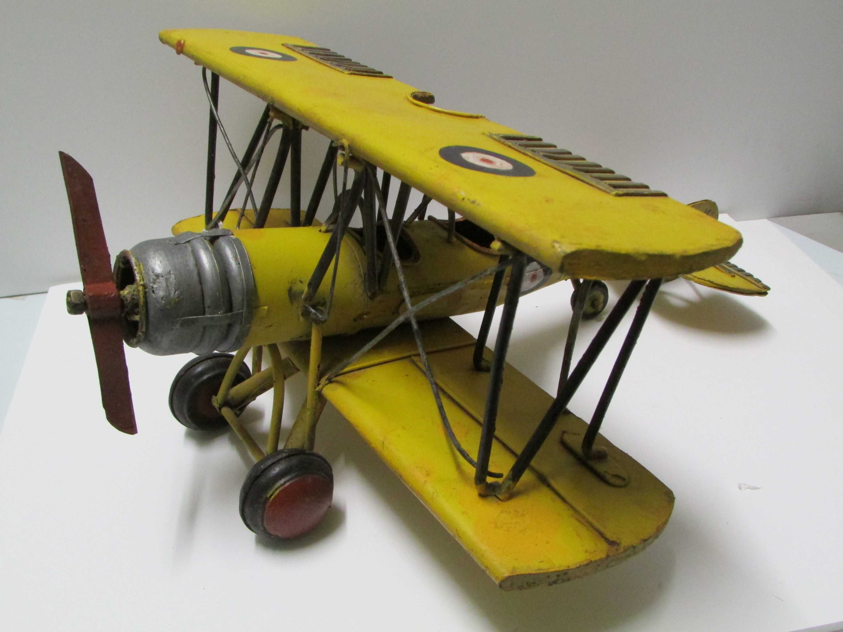 Avião antigo asa dupla em miniatura: artigo único artesanal (vintage)