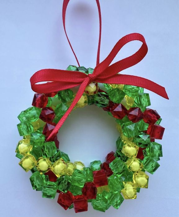 Новогодние игрушки на елку ручной работы из бусин