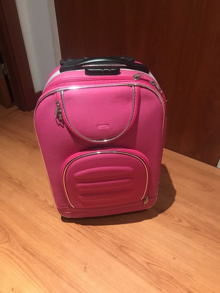 Mala com trólei ( mefidas lowcost)