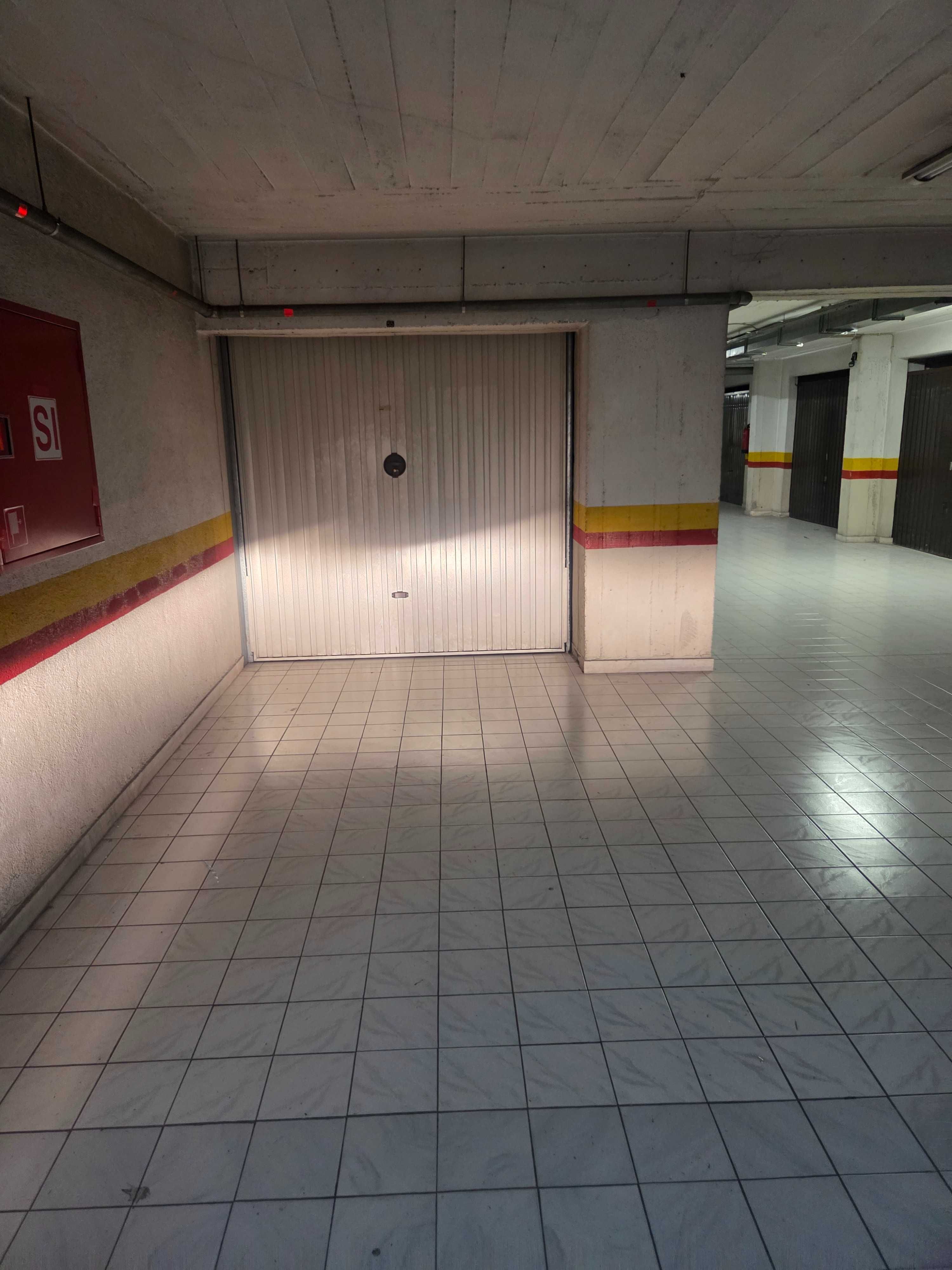 Garagem na tapada das merces