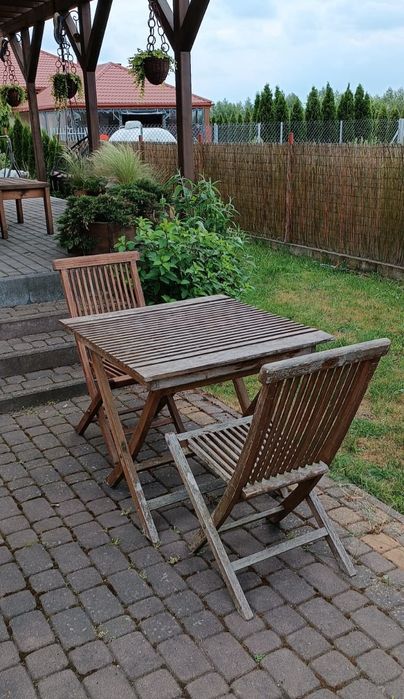 Stolik ogrodowy z dwoma krzesłami drewno