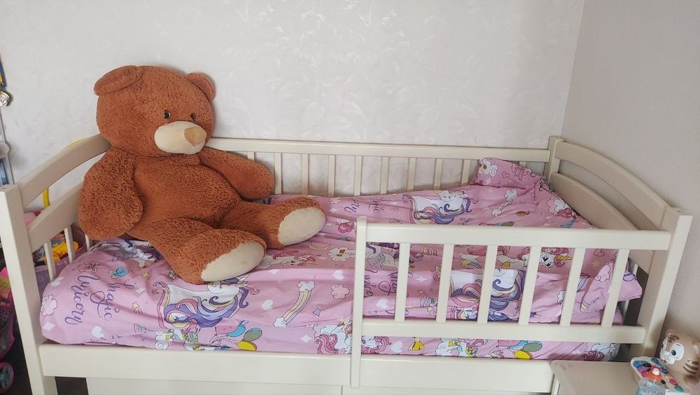 Продам кровать з натурально дерева