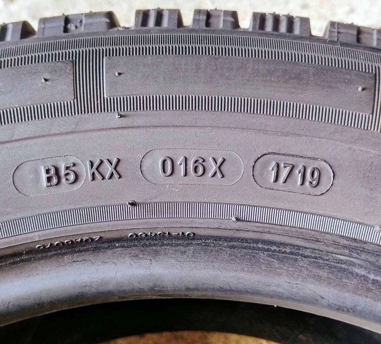 Шини зимові R17C 215/60 Michelin Agilis Alpin