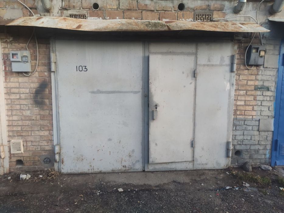 Здаю 2  гаражі під склад !