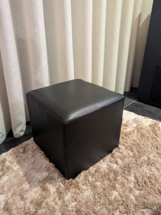 Puff em Pele em bom estado