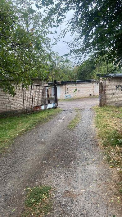 Продам гараж кооператив Сурикова