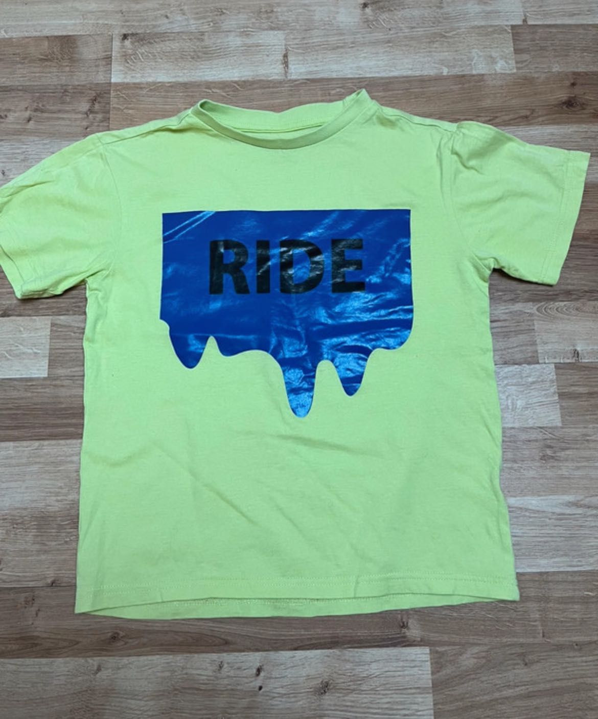 T-shirt ride Reporter young