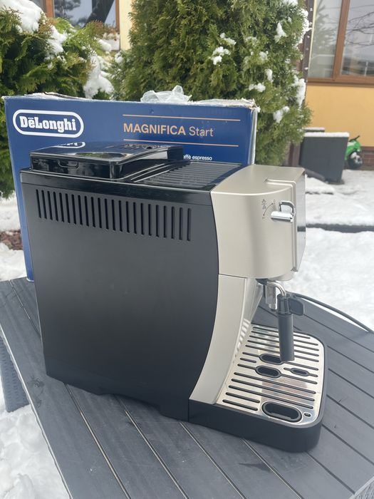 Кавомашина Delonghi Magnifica Start 2024 рік 9 місяць гарантія