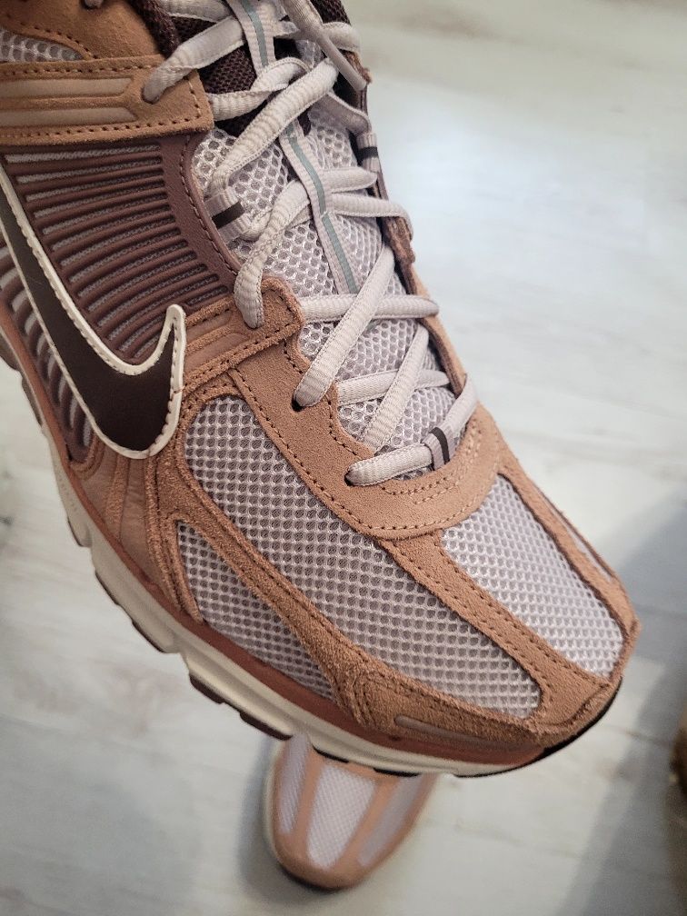 Кроссовки NIKE ZOOM VOMERO 5 нові original