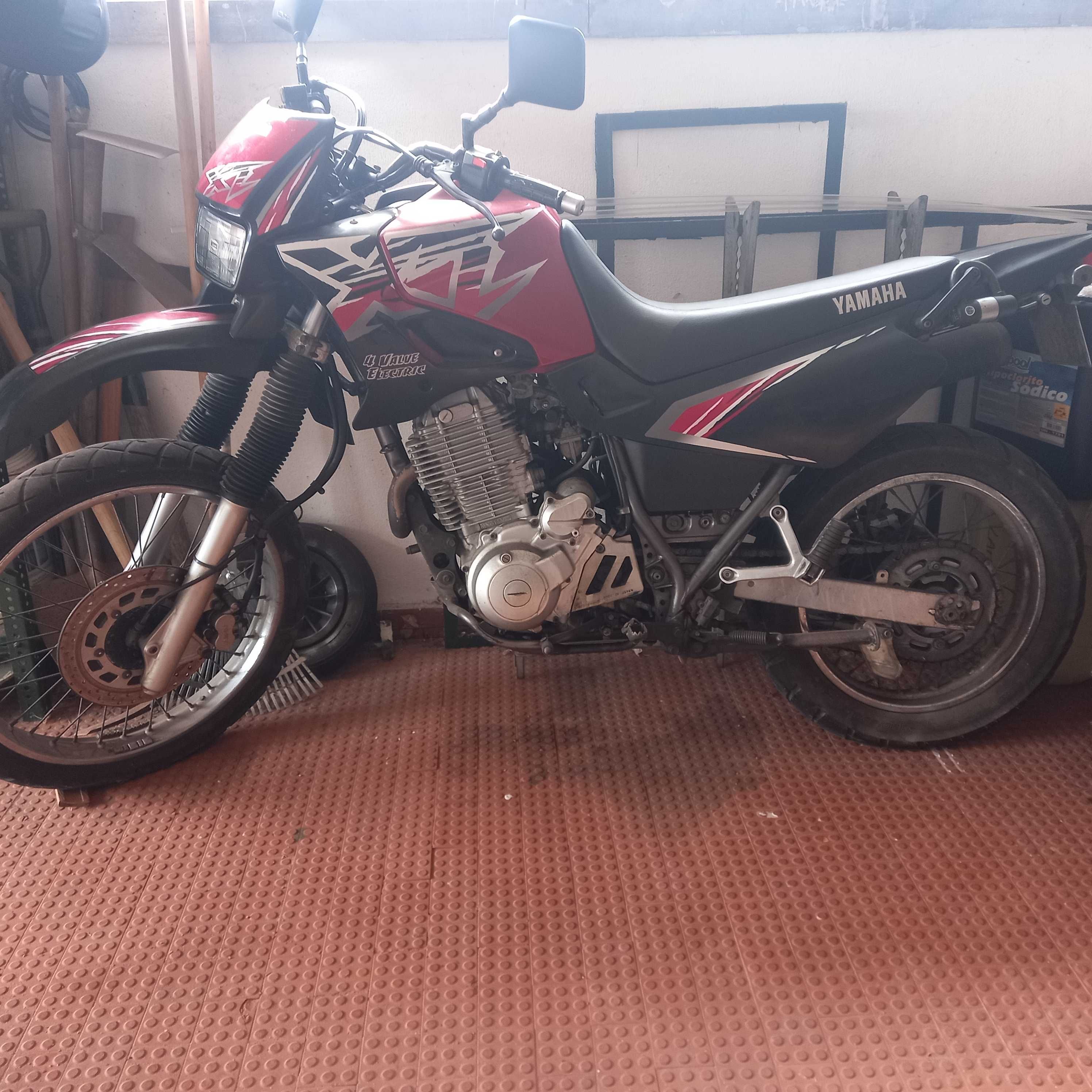 Vendo Yamaha XT 600 em ótimo estado