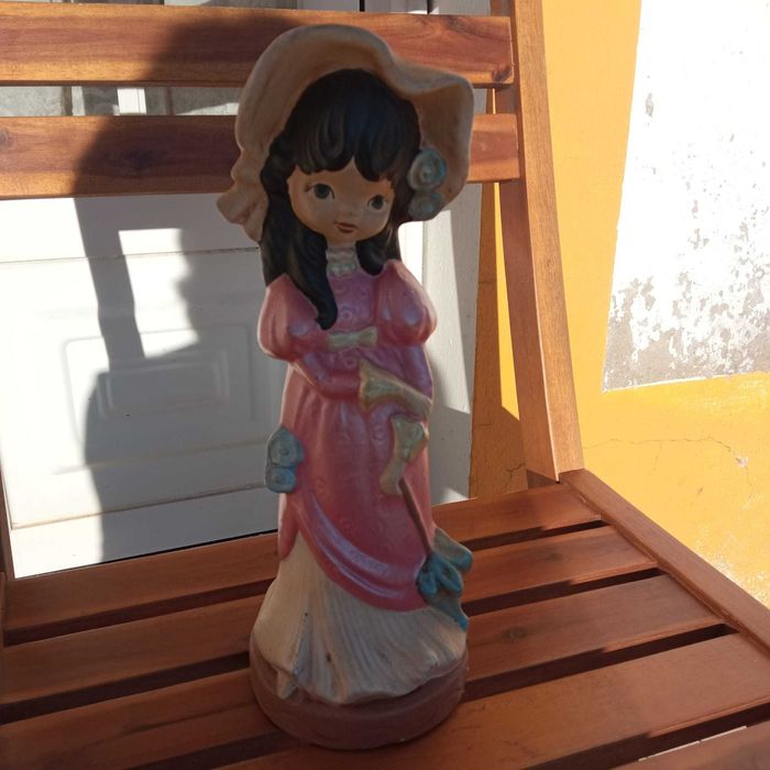 figura de loiça e boneca