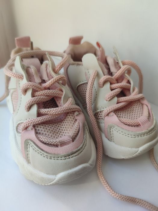 Кросівки на дівчинку 16 р