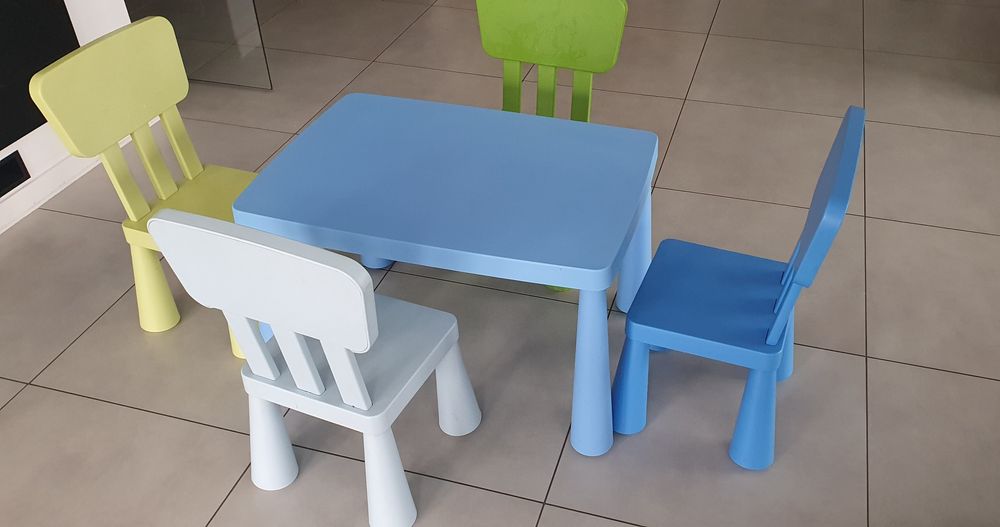 Stolik 4 krzesła IKEA  dziecięce