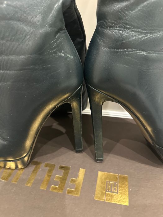 Сапожки зелені на каблуке Fellini