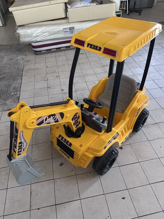 Escavadora eletrica 12v feber criança