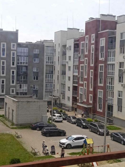 Продам 3-кімн.новобудову в ЖК Київській 108 м.кв., э гараж 24,5 м.кв.