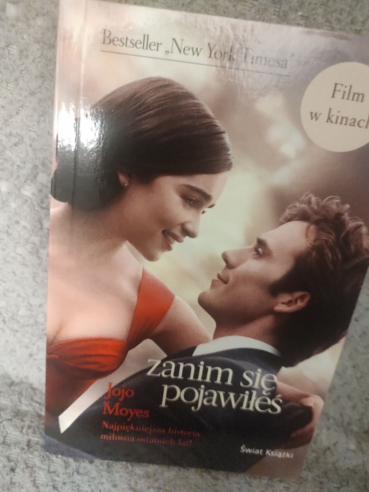 Książka Jojo Moyes "Zanim się pojawiłeś"