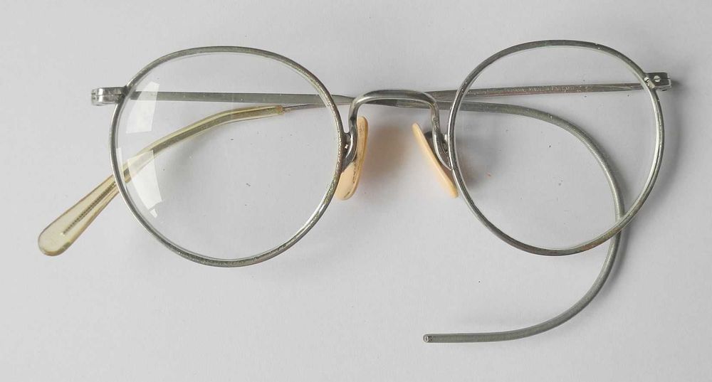 Zabytkowe okulary z alpaki w metalowym etui