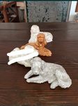 3 lindos cãezinhos biscuit branco/metálico