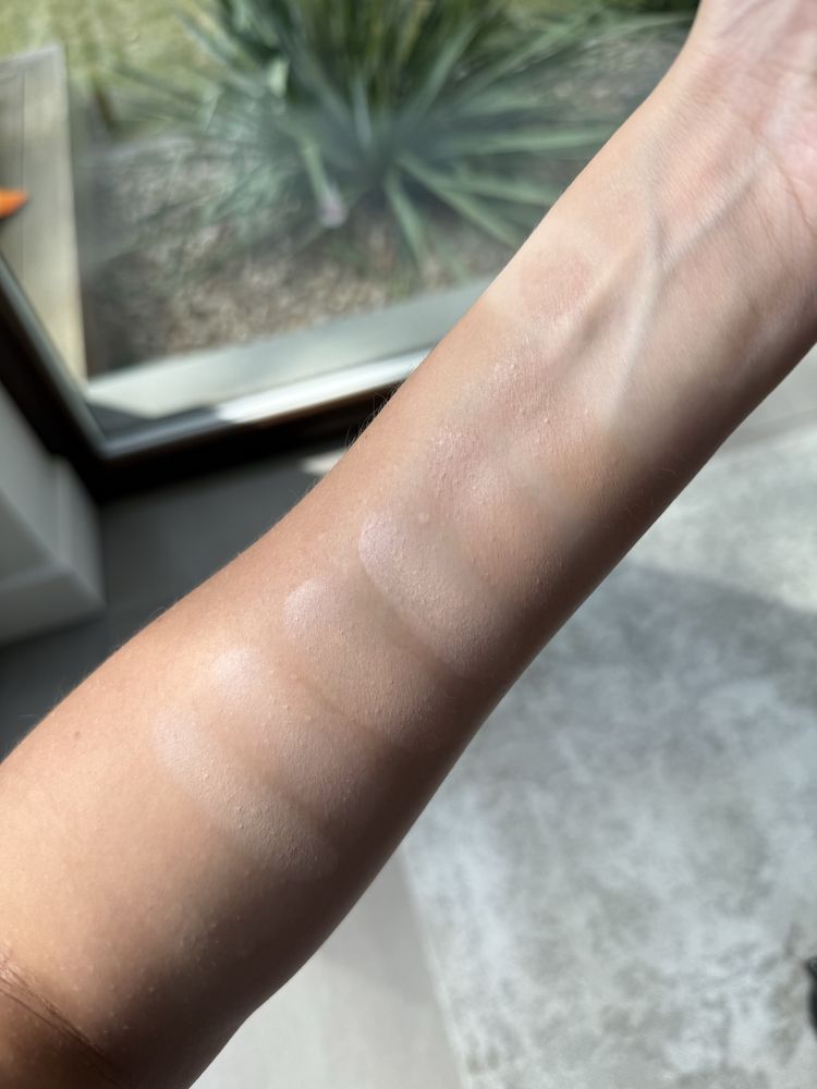 Podkład Givenchy Prisme Libre Skin-Caring Glow