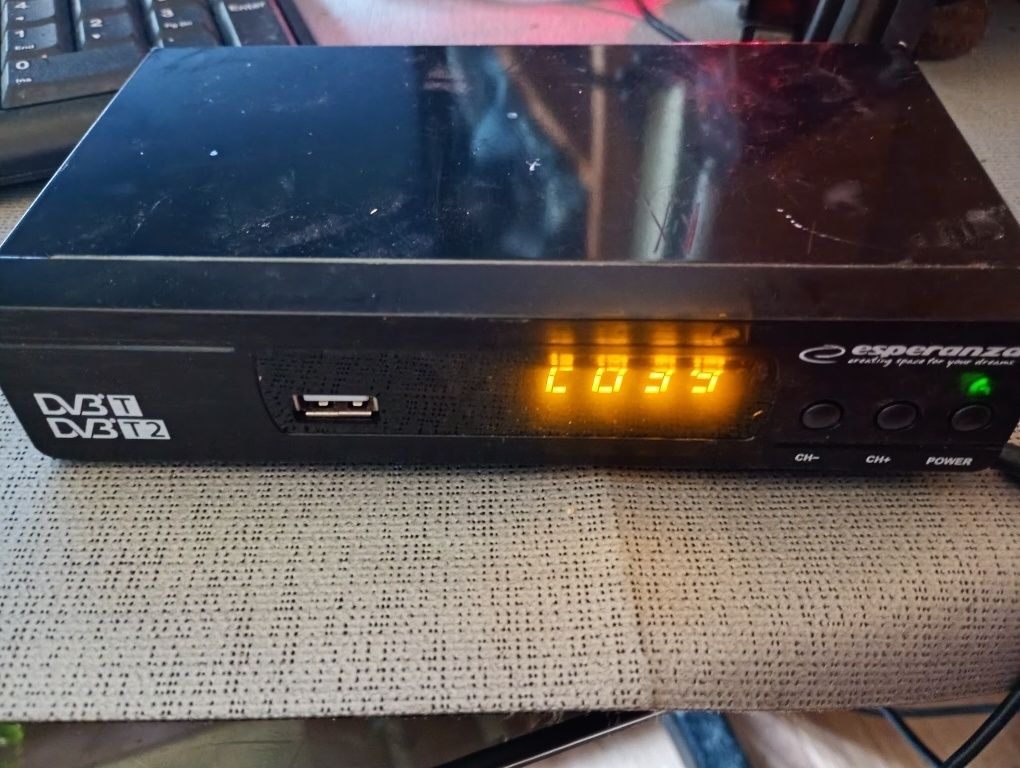 Telewizor Tv 22 cale Technika lcd 22-541 tuner DVB-T 2