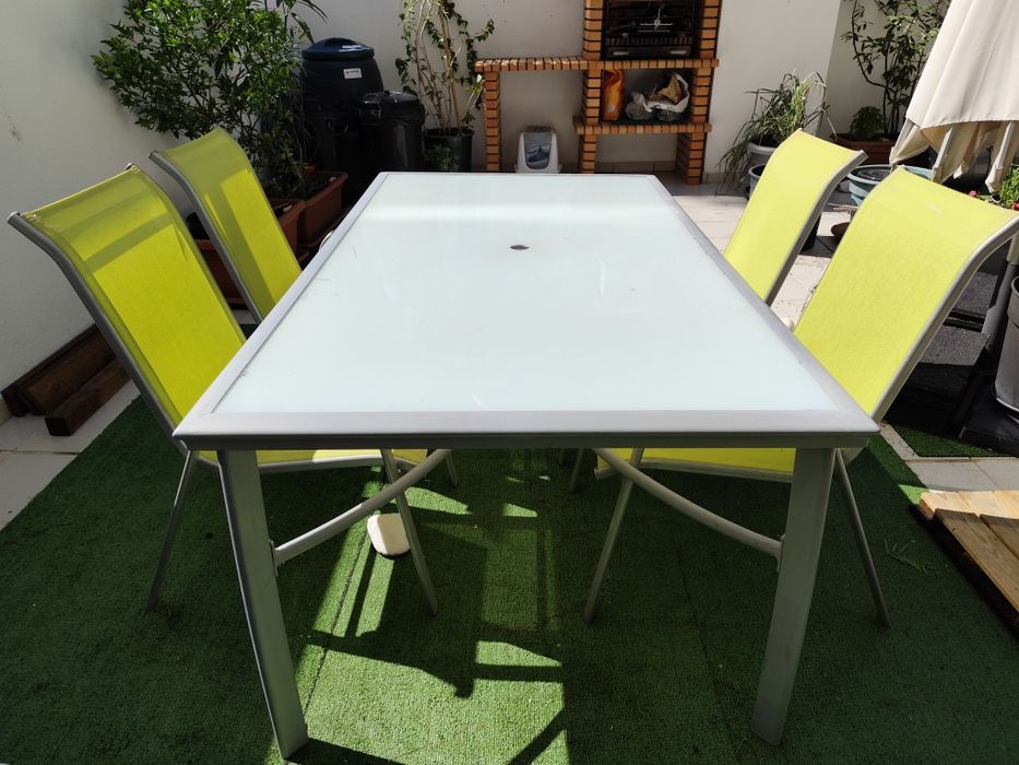 Conjunto Mesa e 6 Cadeiras de jardim/terraço