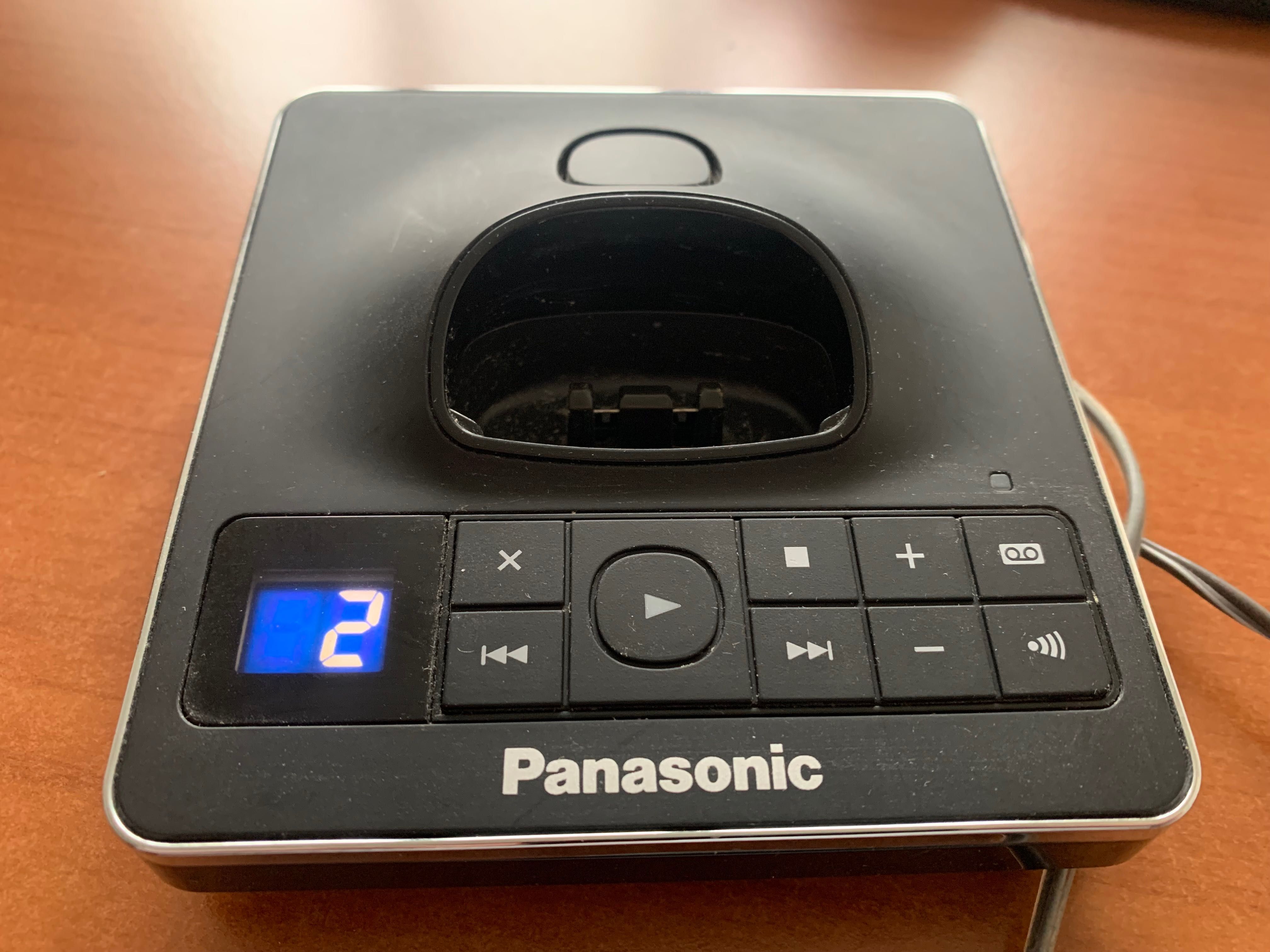 Рабочий радиотелефон DECT с автоответчиком Panasonic KX-TG8561UА