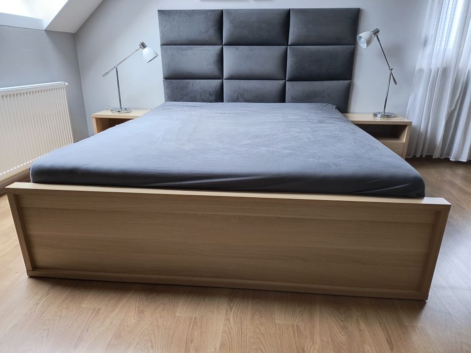 Łóżko 160x200 + stelaż + panele ścienne + 2 szafki nocne + komoda