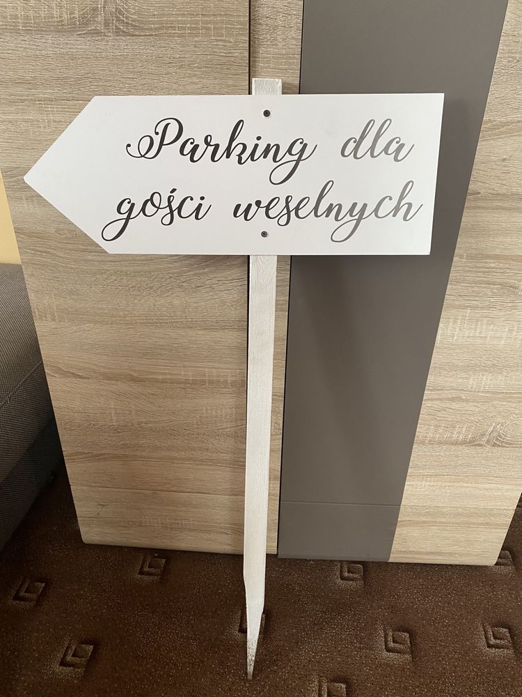 Znak parking dla gości weselnych