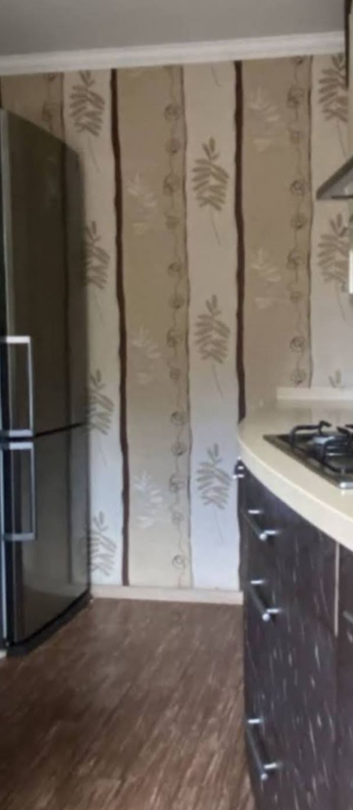 Здається 1 к кв з місцем для авто