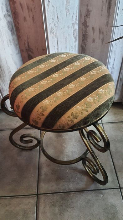 Stołek taboret podnużek stylowy