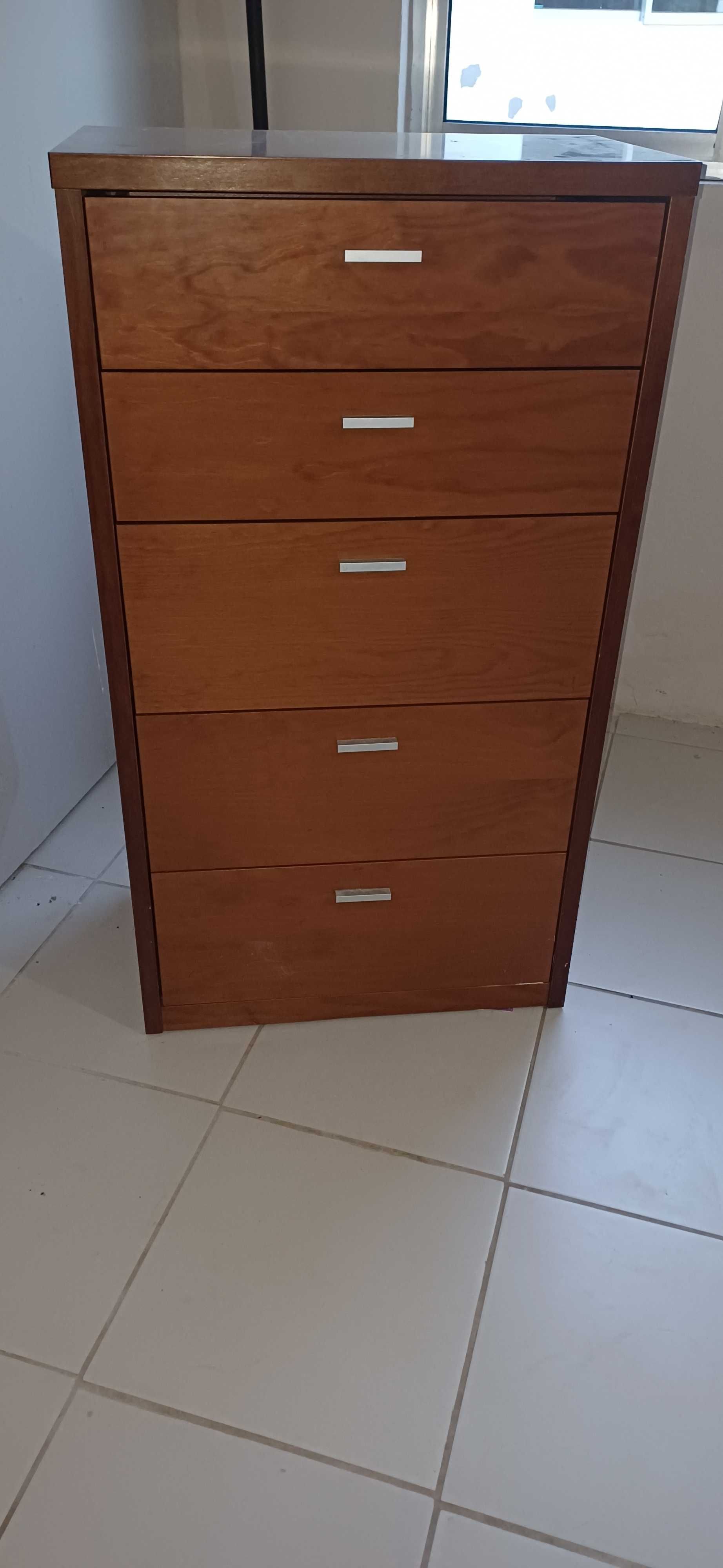 Camiseiro com 5 portas