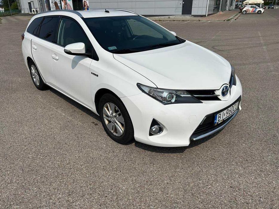 Toyota Auris 1.8 hybryda w idealnym stanie