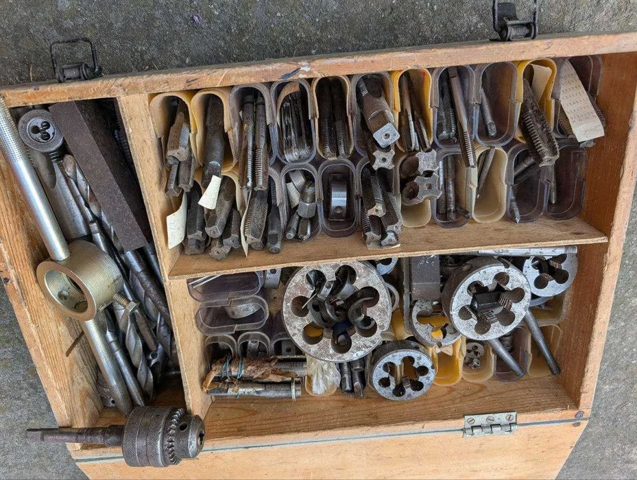 Набір плашок та мітчиків. Плашки. Мітчики. Свердла. Виробництво СРСР