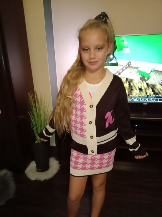 Komplet dla dziewczynki sweter spódnica 140-146