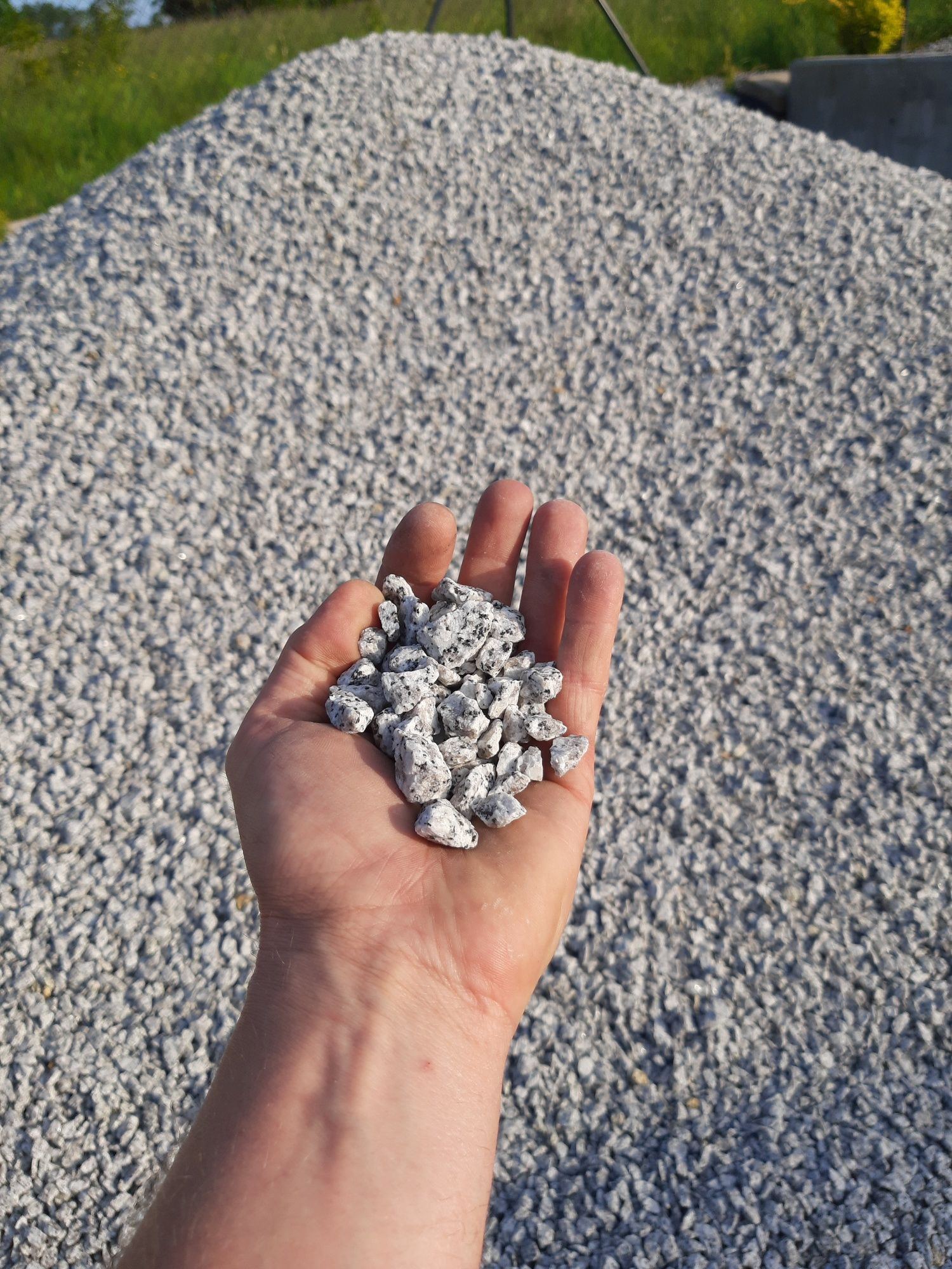 Kamień ozdobny granitowy kora gnejs otoczak dalmatynczyk dekoracyjny