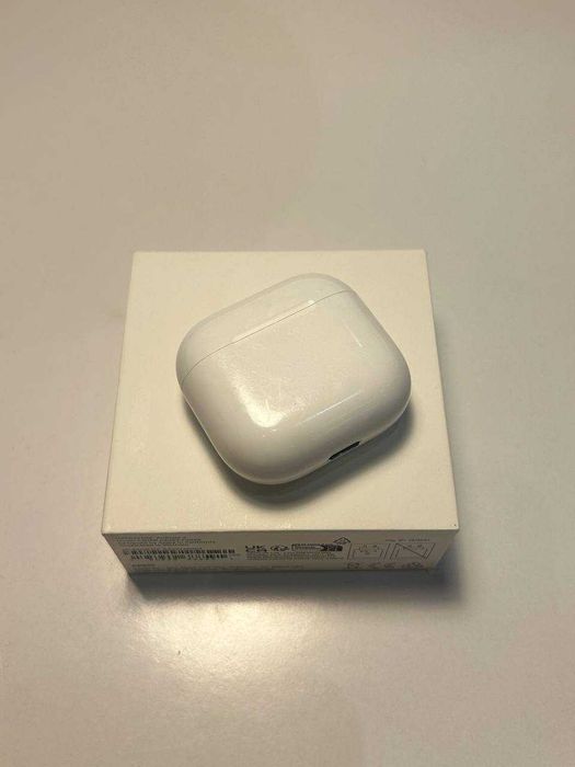 Бездротові навушники Apple AirPods 4 (MXP63)