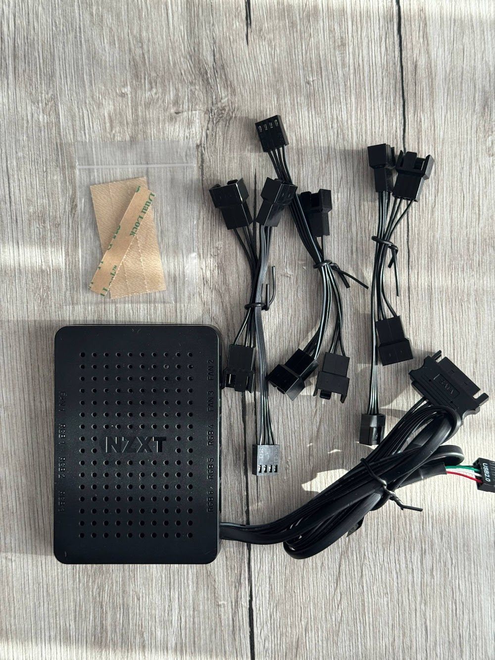 Контролер NZXT RGB & Fan Controller (AC-CRFR0-B1)