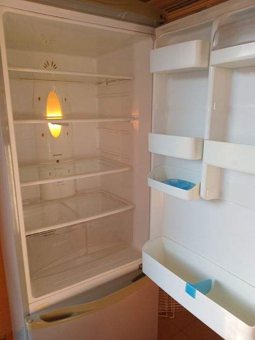 Холодильник LG продам