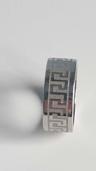 Obrączka z greckim motywem