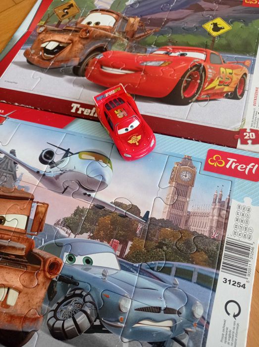 Puzzle ramkowe 2 sztuki Zygzak Złomek Auta Trefl+ samochód Zygzak