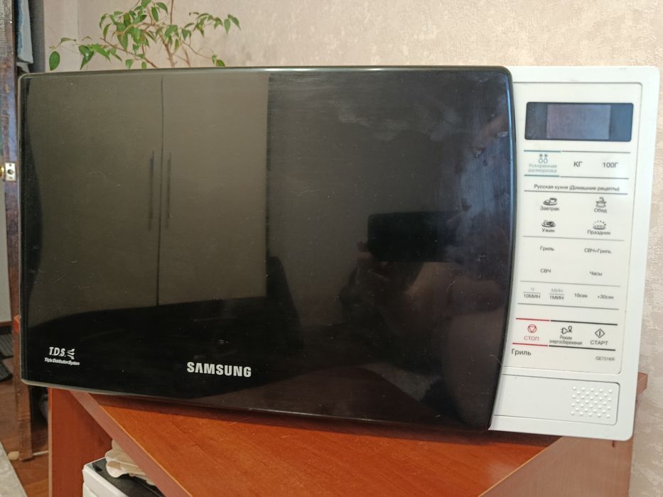 Мікрохвильова піч Samsung з грилем на біокераміці + подарунок фонарик