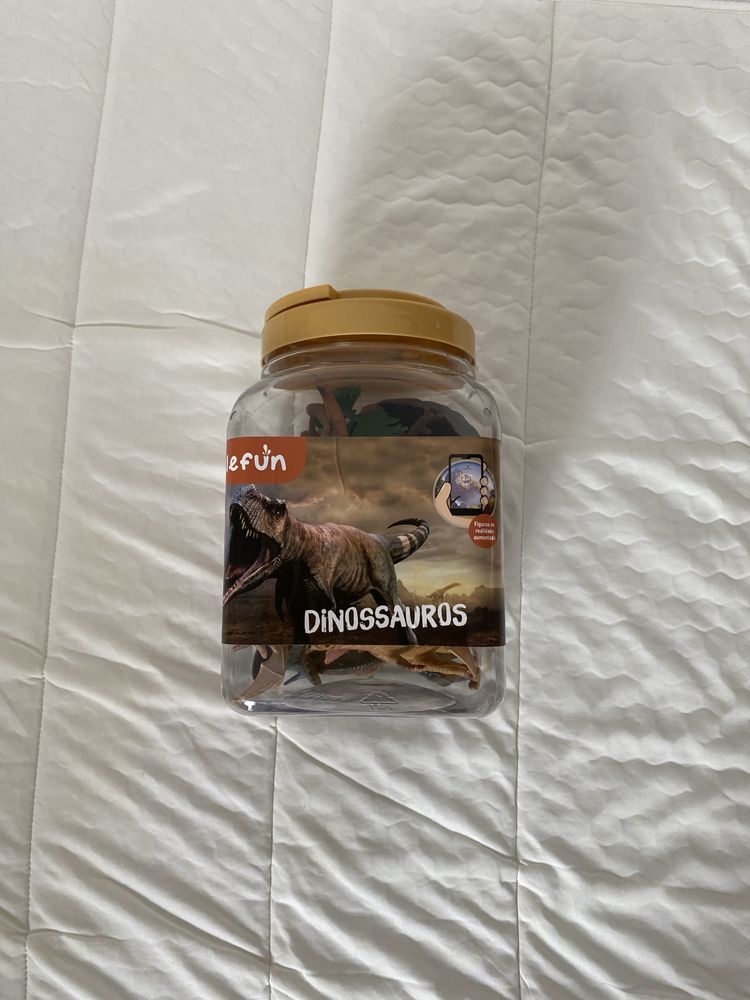 Brinquedo dinossauros de plástico