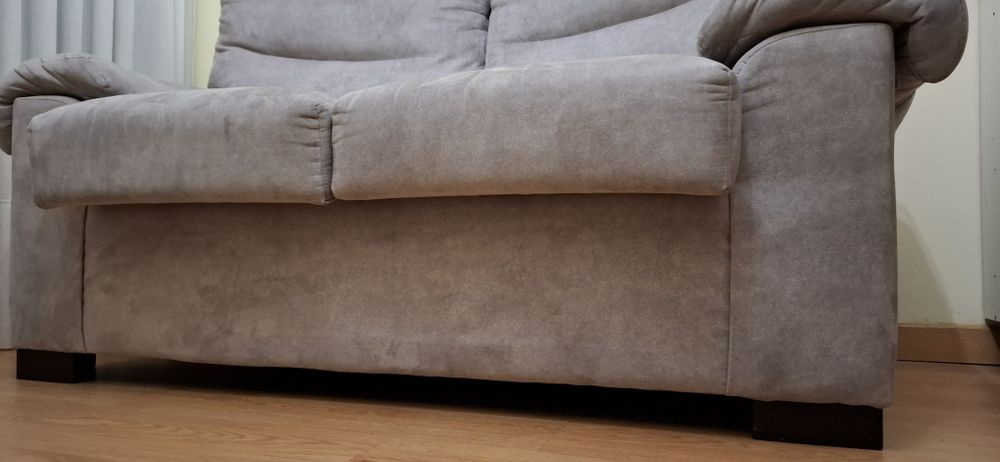 Sofá 2 lugares pele de pêssego