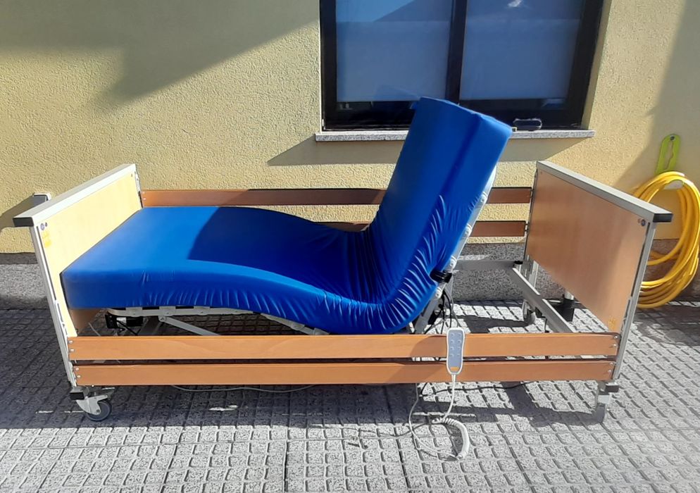 Cama articulada elétrica e elevatória hospitalar Orthus